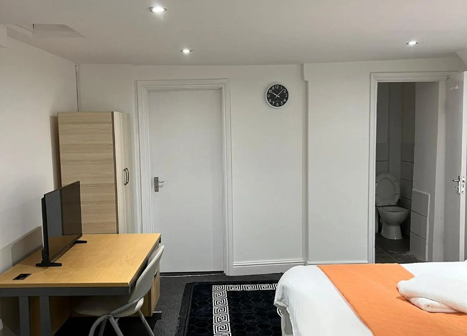 Starlet Manor Park Apartment London